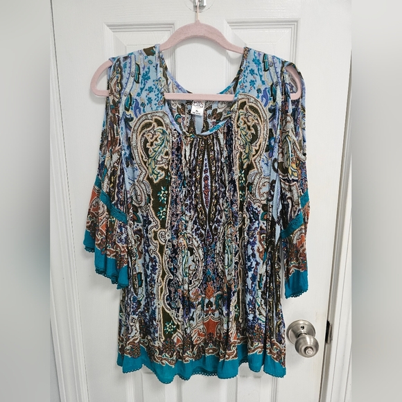 LIKE NEW COLD SHOULDER BLOUSE - Picture 6 of 6